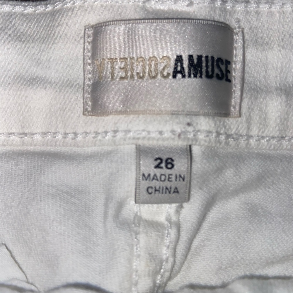 White Amuse Society Jeans! Comfortable material& In great Quality!! - Picture 2 of 4